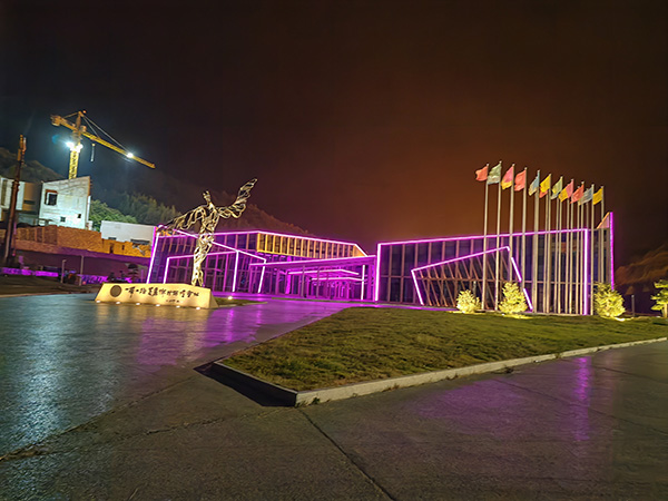 城市亮化是现代城市建设的重要组成部分，它不仅可以美化城市的夜景，还能提升城市的整体形象。随着科技的不断进步，城市亮化也得到了更多的关注和创新。本文将介绍一些关于城市亮化的创意和技术，帮助读者了解乌苏城市亮化的重要性以及如何进行乌苏城市亮化的规划和实施。